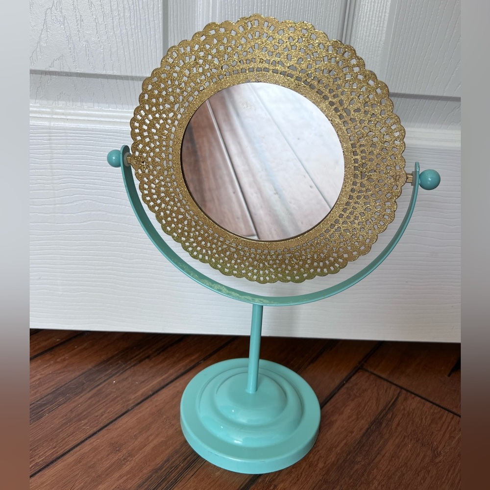 Table top mirror